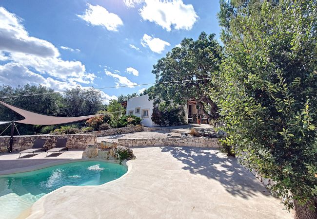 Villa à Cisternino - Superbes trulli de campagne avec piscine privée