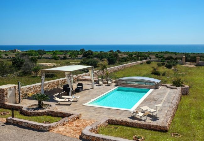 Villa à Lido Marini - Grande villa (2 apt.) avec piscine & jacuzzi Villa à Lido Marini - Grande villa (2 apt.) avec piscine & jacuzzi