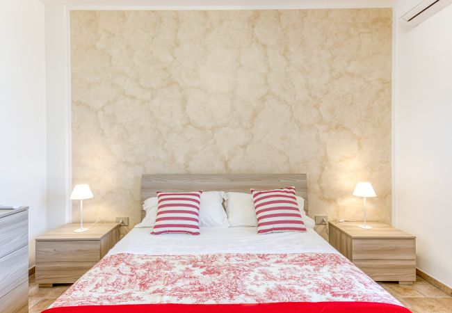 Villa à Lido Marini - Grande villa (2 apt.) avec piscine & jacuzzi Villa à Lido Marini - Grande villa (2 apt.) avec piscine & jacuzzi