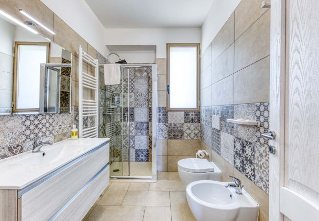 Villa à Lido Marini - Grande villa (2 apt.) avec piscine & jacuzzi Villa à Lido Marini - Grande villa (2 apt.) avec piscine & jacuzzi