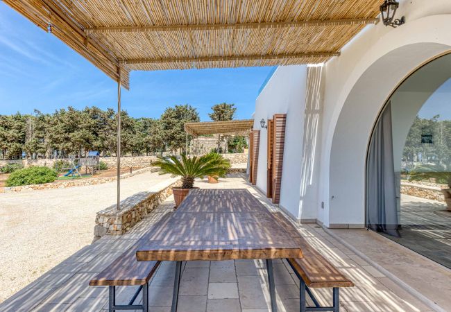 Villa à Lido Marini - Grande villa (2 apt.) avec piscine & jacuzzi Villa à Lido Marini - Grande villa (2 apt.) avec piscine & jacuzzi