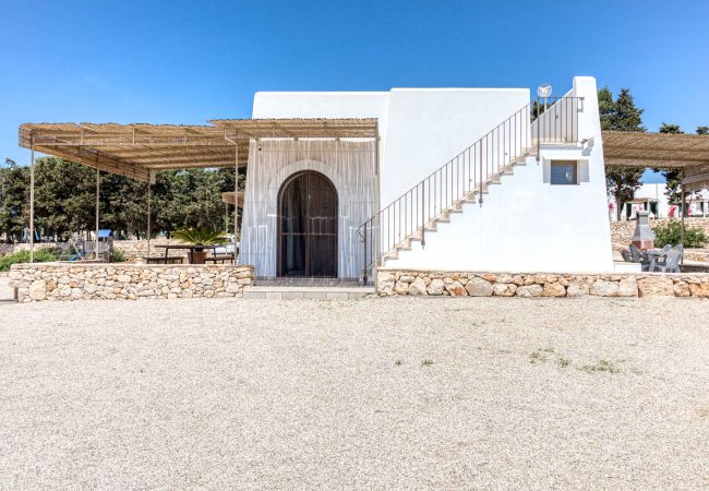 Villa à Lido Marini - Grande villa (2 apt.) avec piscine & jacuzzi Villa à Lido Marini - Grande villa (2 apt.) avec piscine & jacuzzi