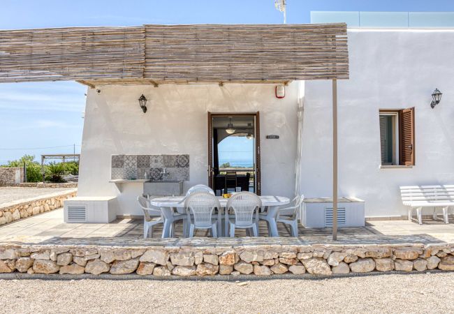 Villa à Lido Marini - Grande villa (2 apt.) avec piscine & jacuzzi Villa à Lido Marini - Grande villa (2 apt.) avec piscine & jacuzzi