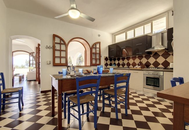 Villa à Leuca - Belle maison sur les falaises avec vue mer à 180° Villa à Leuca - Belle maison sur les falaises avec vue mer à 180°