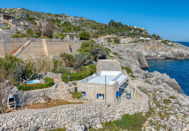 Trullo à Gagliano del Capo - Maison romantique en pierre avec jacuzzi&accès mer Trullo à Gagliano del Capo - Maison romantique en pierre avec jacuzzi&accès mer