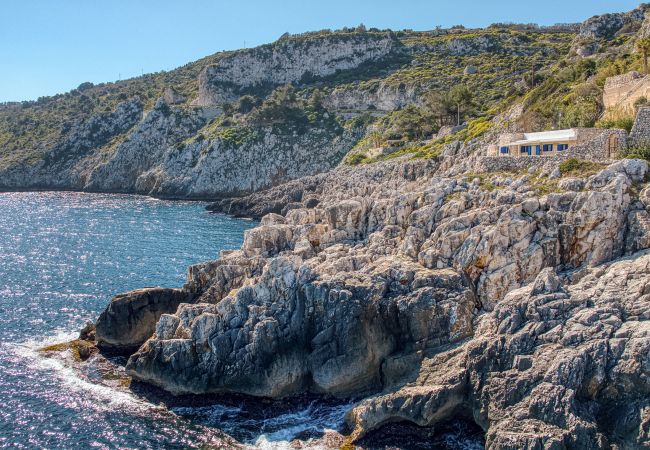 Trullo à Gagliano del Capo - Maison romantique en pierre avec jacuzzi&accès mer Trullo à Gagliano del Capo - Maison romantique en pierre avec jacuzzi&accès mer