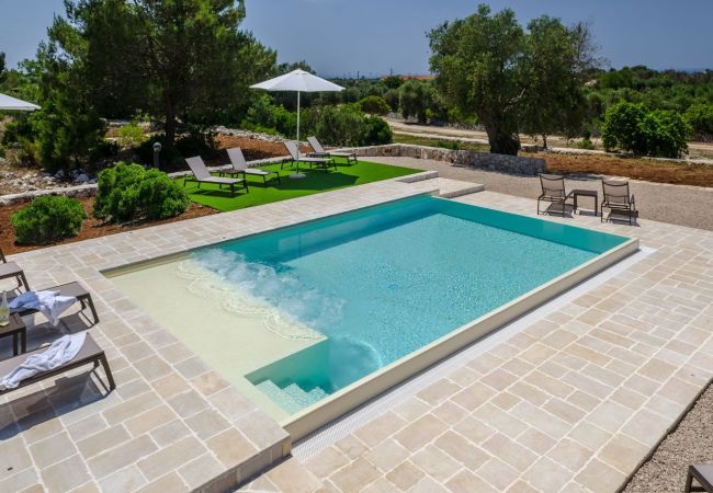Villa à Torre Vado - Domaine privé avec trullo, piscine et vue mer