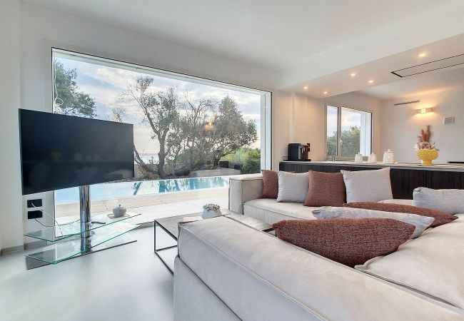 Villa à Marina di Felloniche - Villa de rève 5*: accès privé plage, piscine et jacuzzi Villa à Marina di Felloniche - Villa de rève 5*: accès privé plage, piscine et jacuzzi