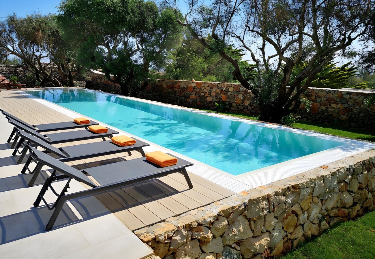 Villa à Marina di Felloniche - Villa de rève, accès plage, piscine et jacuzzi