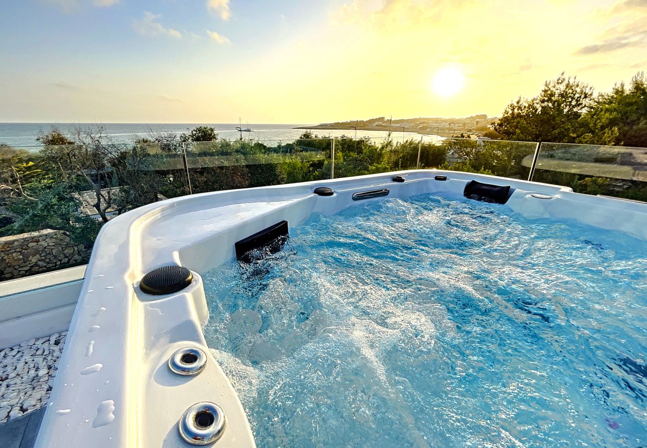 Villa à Marina di Felloniche - Villa de rève, accès plage, piscine et jacuzzi