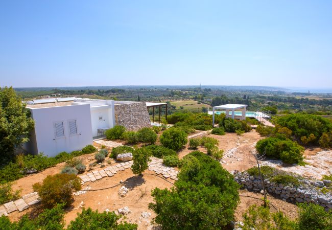 Villa à Torre Pali - Villa panoramique avec piscine proche de la plage