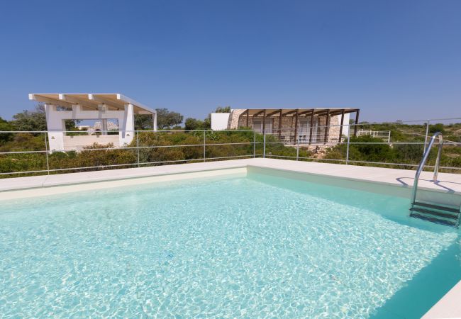 Villa à Torre Pali - Villa panoramique avec piscine proche de la plage