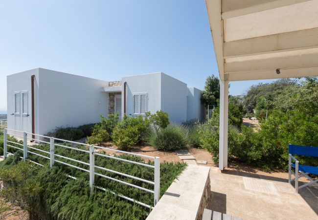 Villa à Torre Pali - Villa panoramique avec piscine proche de la plage