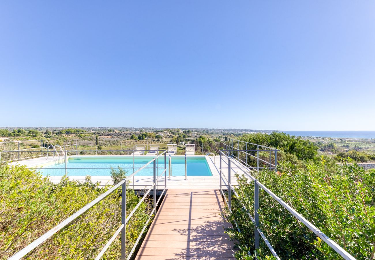 Villa à Torre Pali - Villa panoramique avec piscine proche de la plage