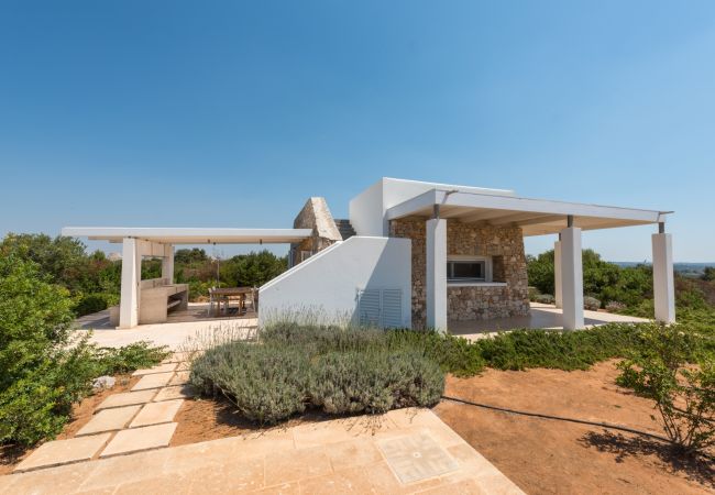 Villa à Torre Pali - Villa moderne avec piscine en pierre, plages à 3km