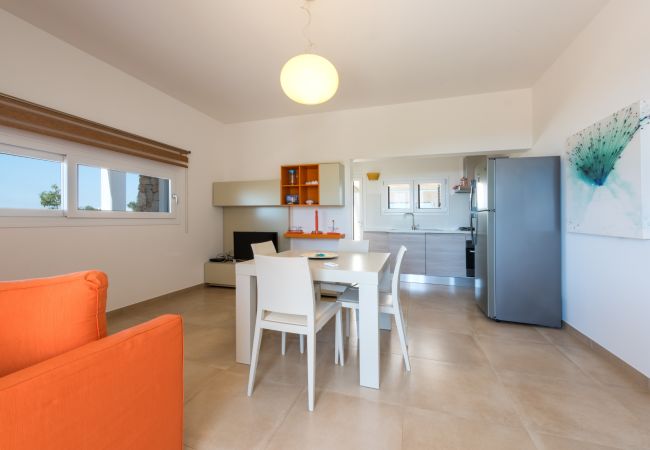 Villa à Torre Pali - Villa moderne avec piscine en pierre, plages à 3km Villa à Torre Pali - Villa moderne avec piscine en pierre, plages à 3km