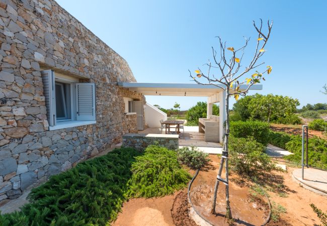Villa à Torre Pali - Villa moderne avec piscine en pierre, plages à 3km Villa à Torre Pali - Villa moderne avec piscine en pierre, plages à 3km