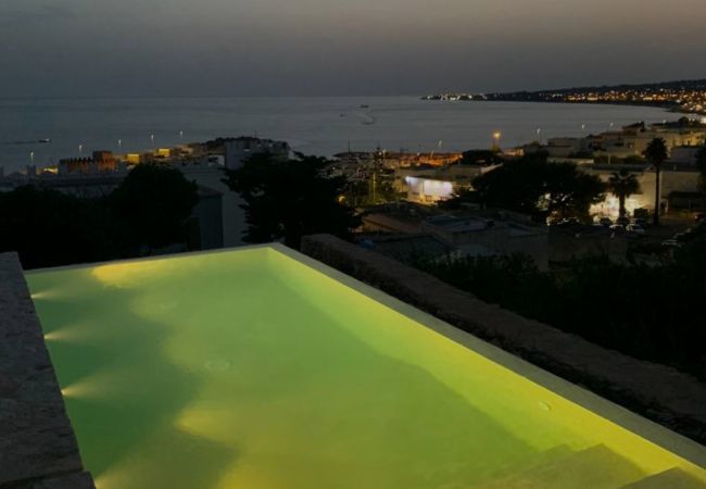Villa à Torre Vado - Maison en pierre, piscine infinity & vue coucher du soleil Villa à Torre Vado - Maison en pierre, piscine infinity & vue coucher du soleil