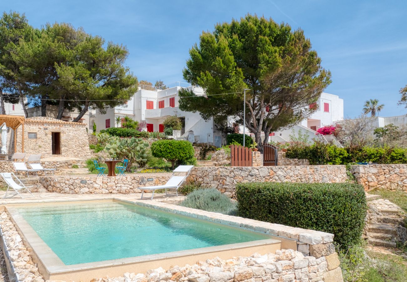 Villa à Torre Vado - Maison en pierre, piscine infinity & vue coucher du soleil