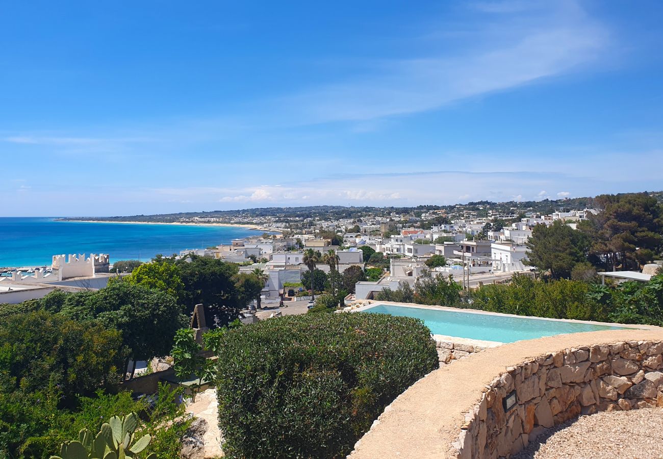 Villa à Torre Vado - Maison en pierre, piscine infinity & vue coucher du soleil