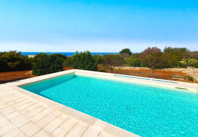 Villa à Pescoluse - A 2km des plages : jolie villa avec piscine