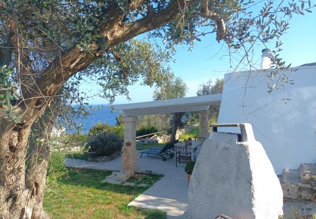 Trullo à Tricase - Jolie maison panoramique à 5 min à pied de la mer