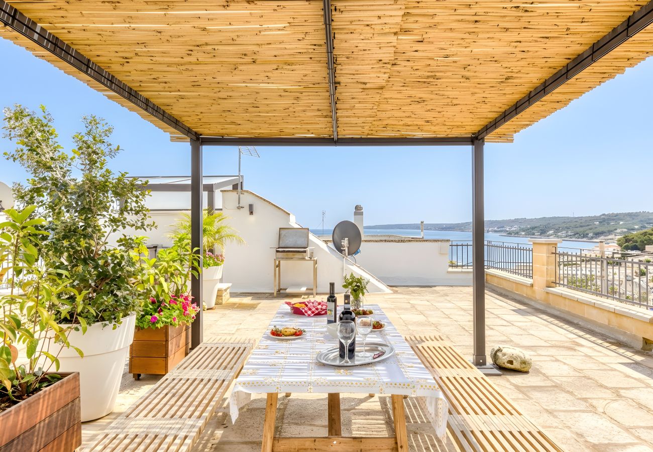 Villa à Castro - Belle maison de ville avec piscine, 200m de la mer