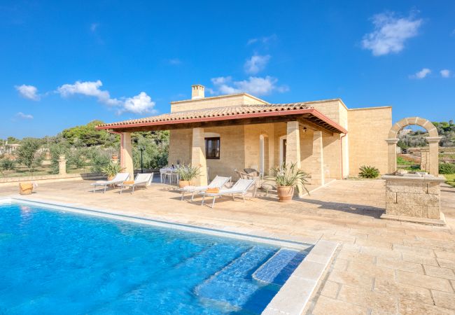 Villa à Salve - Villa avec piscine privée à 2 km des plages Villa à Salve - Villa avec piscine privée à 2 km des plages