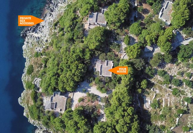 Maison à Castro - Maison avec accès mer dans la pinède (maison C) Maison à Castro - Maison avec accès mer dans la pinède (maison C)
