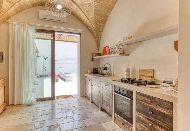 Villa à Salve - Entière maison avec piscine privée à 5km de la mer Villa à Salve - Entière maison avec piscine privée à 5km de la mer