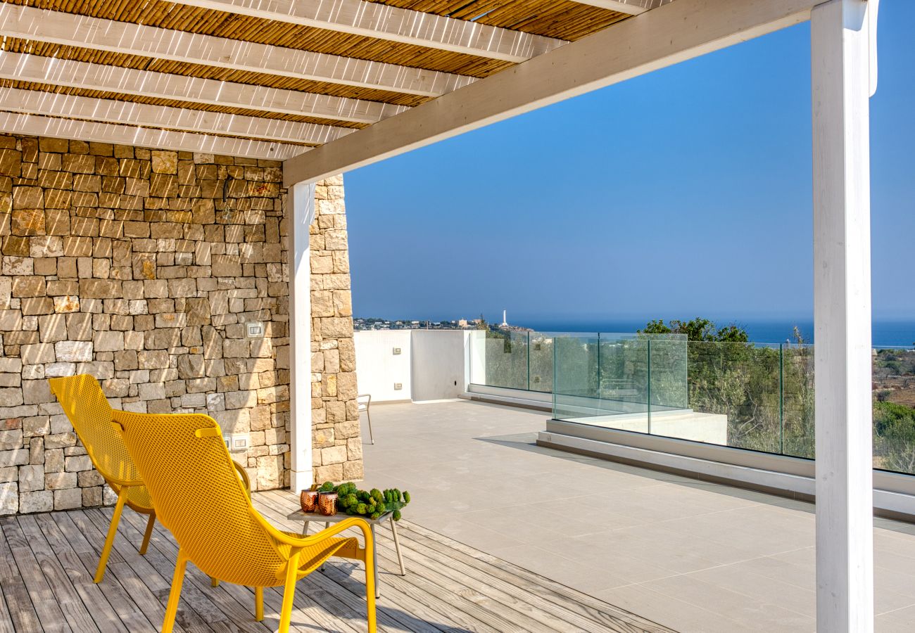 Villa à Leuca - Magnifique villa sur 3 niveaux, piscine & vue mer