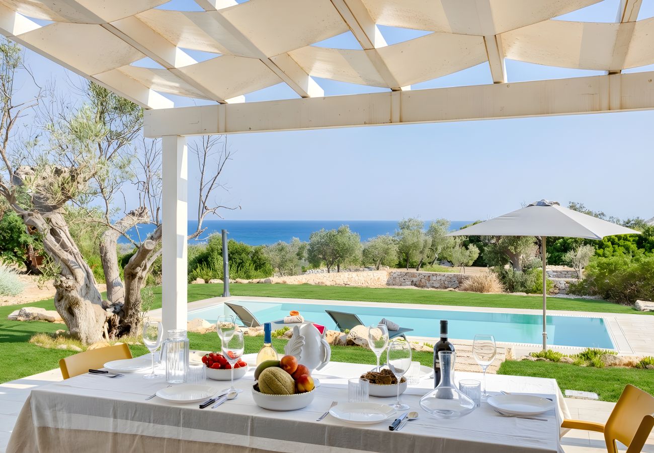 Villa à Leuca - Magnifique villa sur 3 niveaux, piscine & vue mer