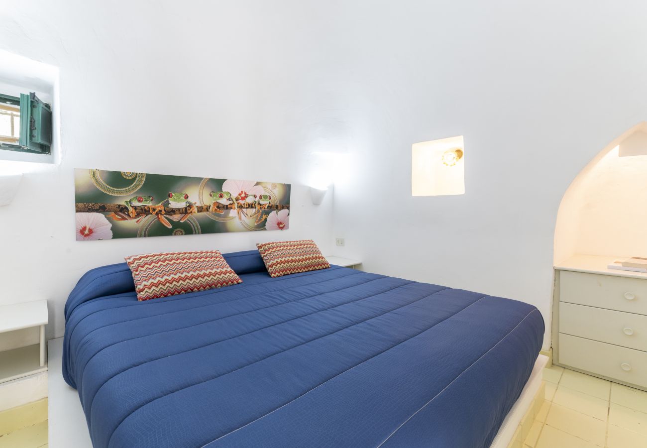 Trullo à Ostuni - Joli trullo blanc avec petite piscine et jardin