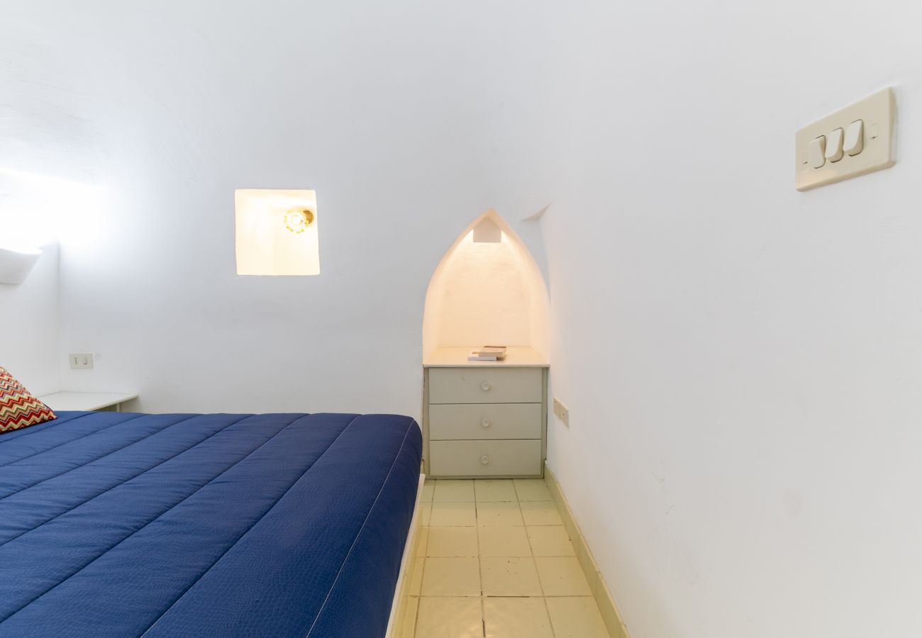 Trullo à Ostuni - Joli trullo blanc avec petite piscine et jardin