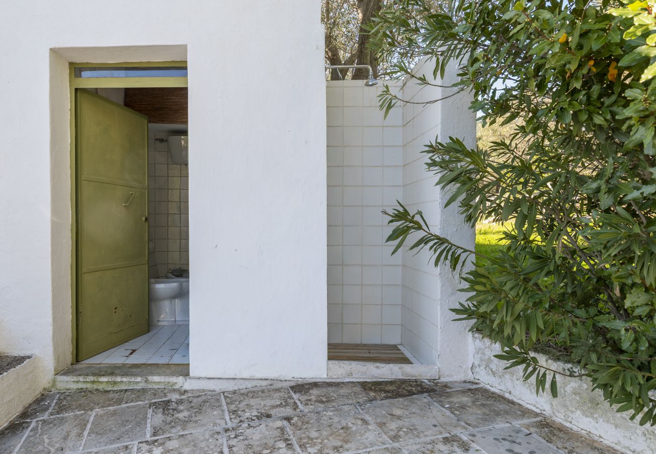 Trullo à Ostuni - Joli trullo blanc avec petite piscine et jardin