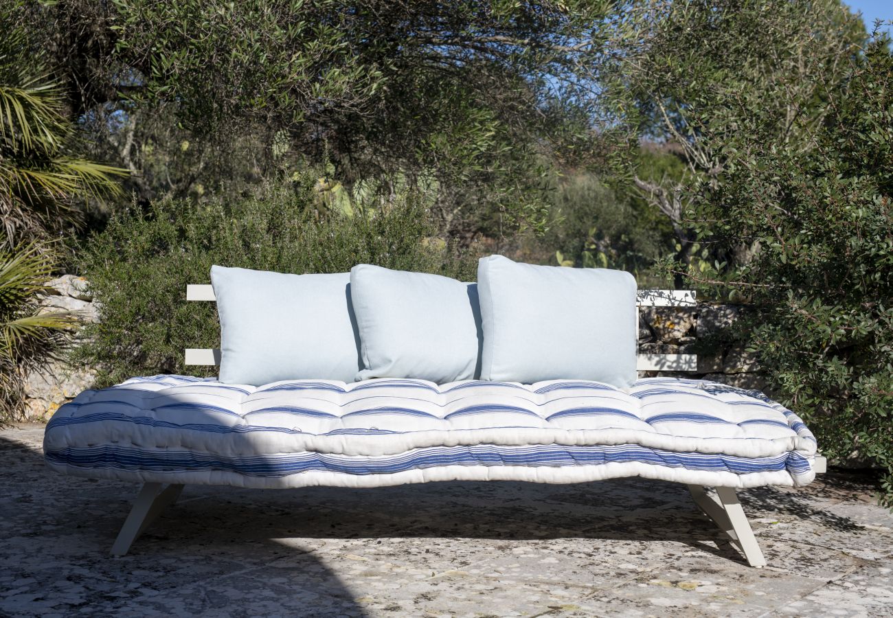 Trullo à Ostuni - Joli trullo blanc avec petite piscine et jardin