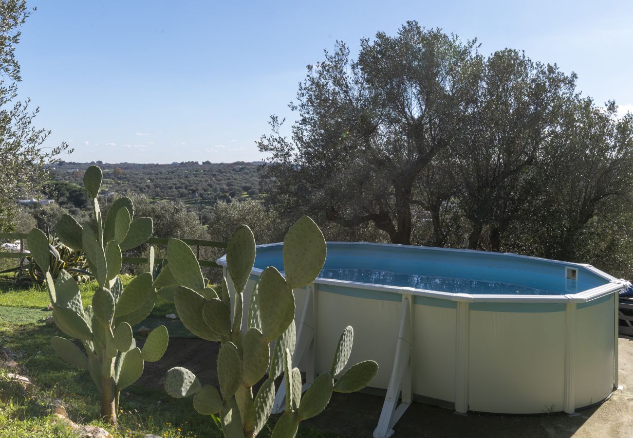 Trullo à Ostuni - Joli trullo blanc avec petite piscine et jardin