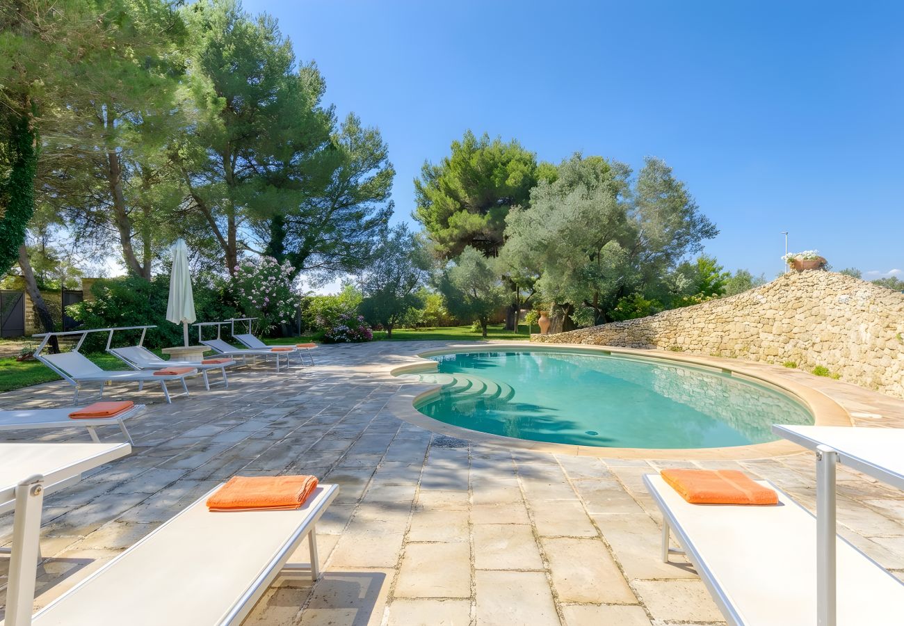 Villa à Castro - Superbe villa avec piscine et parc, mer à 2 km