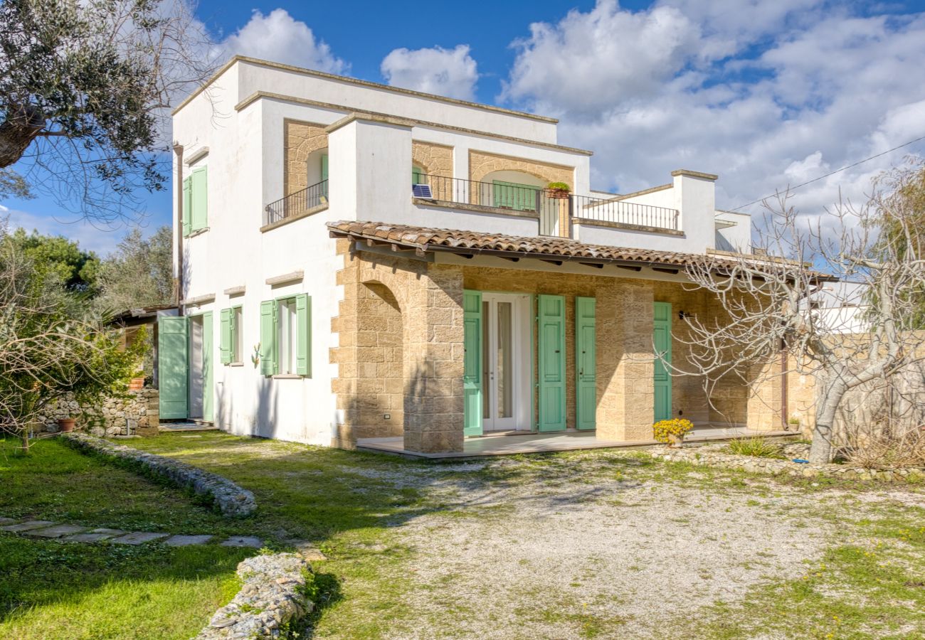 Villa à Castro - Superbe villa avec piscine et parc, mer à 2 km