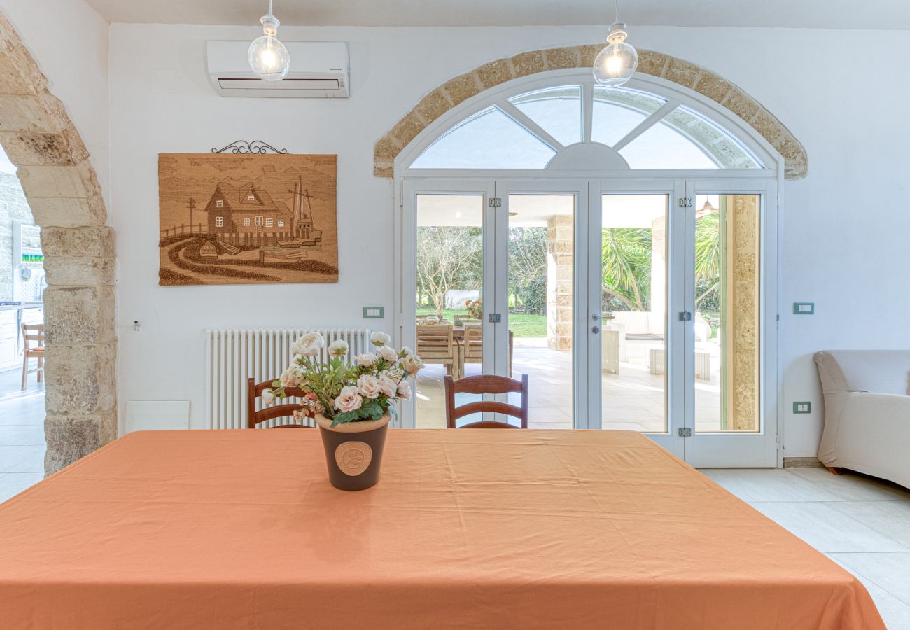 Villa à Castro - Superbe villa avec piscine et parc, mer à 2 km