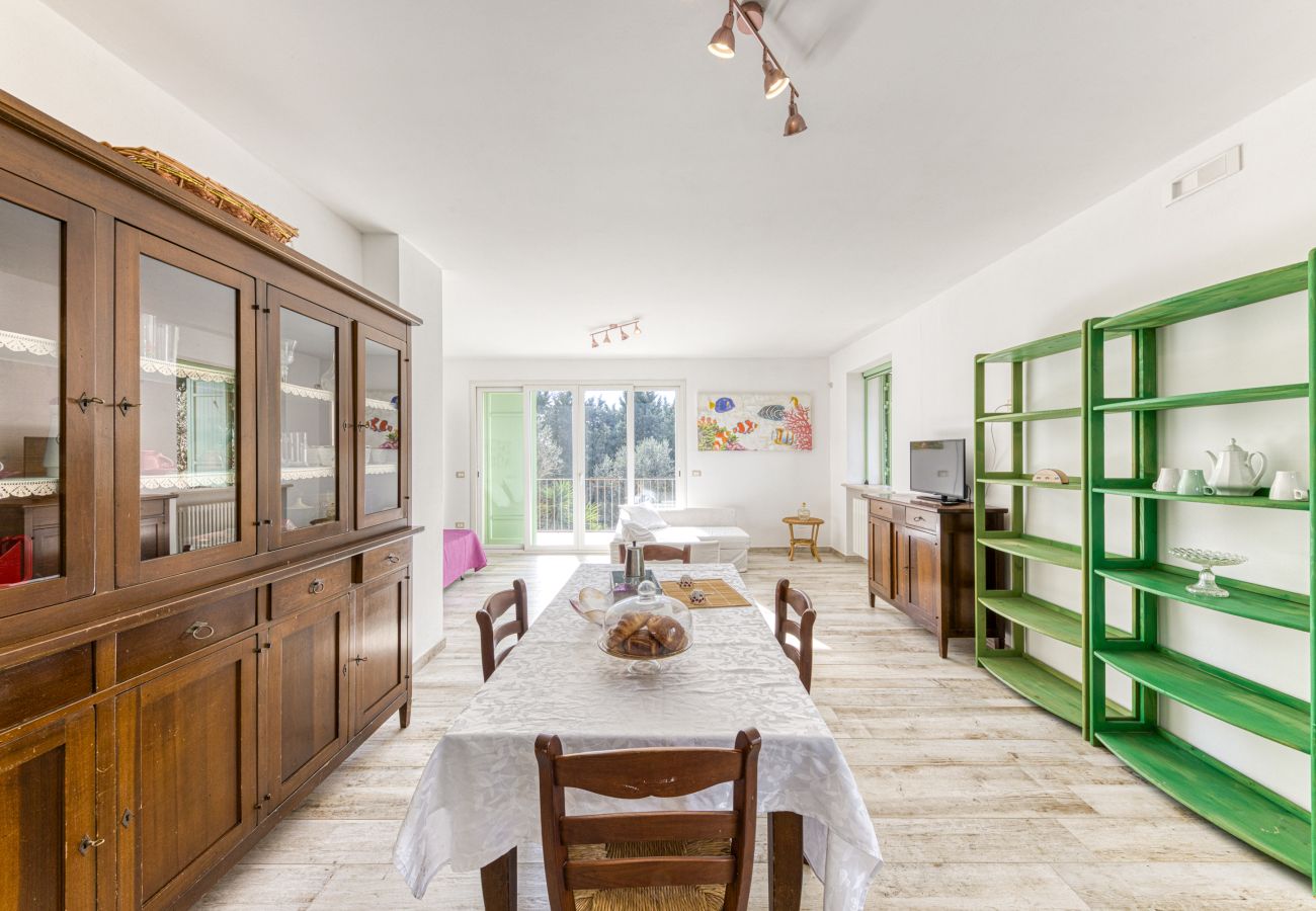 Villa à Castro - Superbe villa avec piscine et parc, mer à 2 km