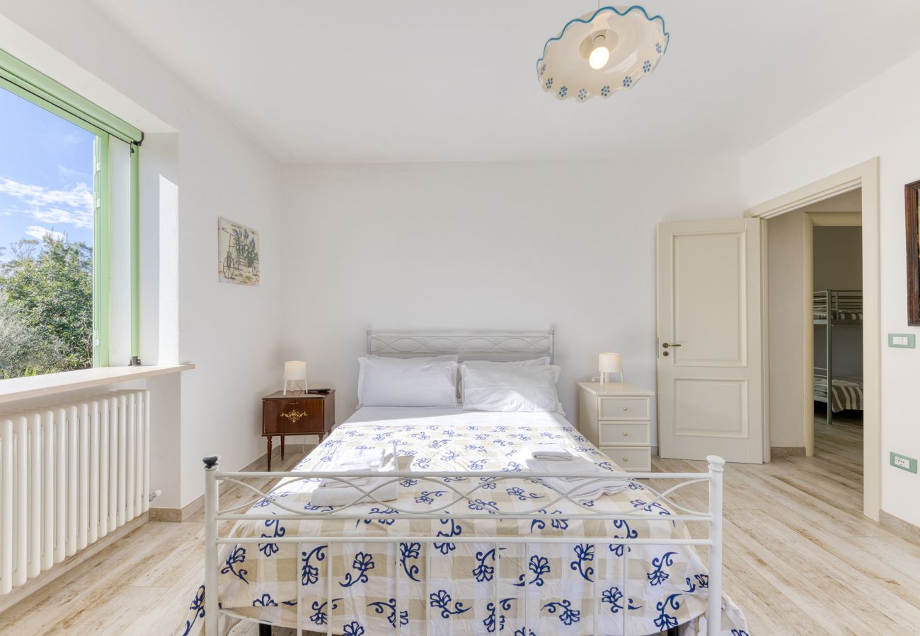 Villa à Castro - Superbe villa avec piscine et parc, mer à 2 km