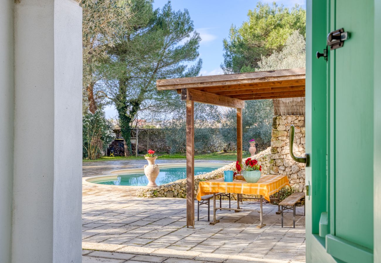 Villa à Castro - Superbe villa avec piscine et parc, mer à 2 km