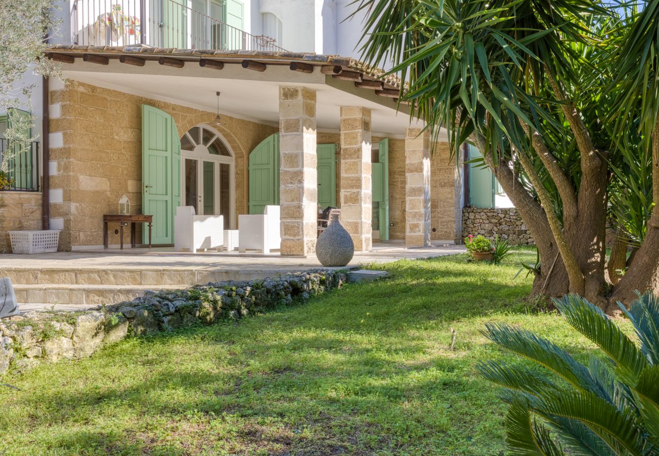 Villa à Castro - Superbe villa avec piscine et parc, mer à 2 km