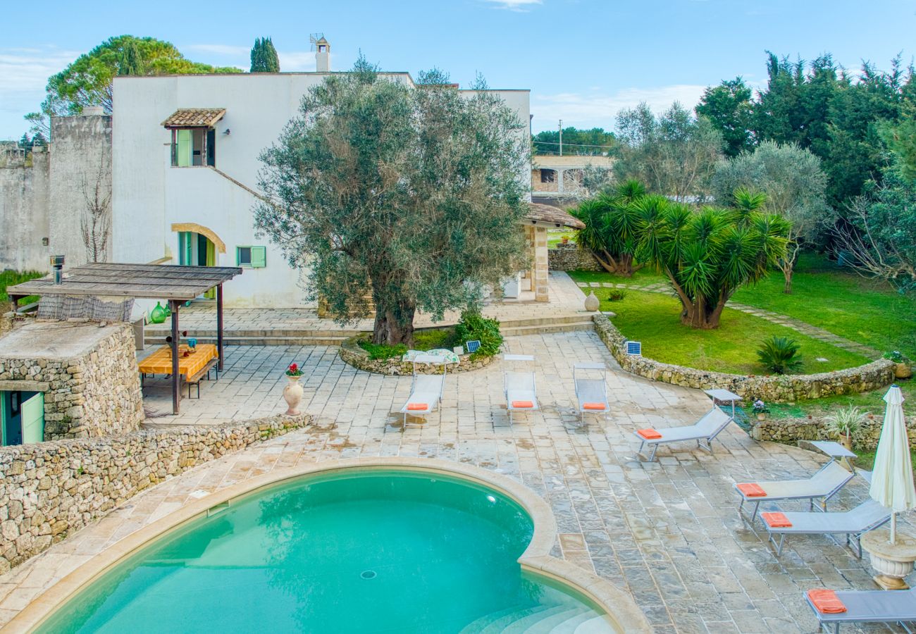 Villa à Castro - Superbe villa avec piscine et parc, mer à 2 km