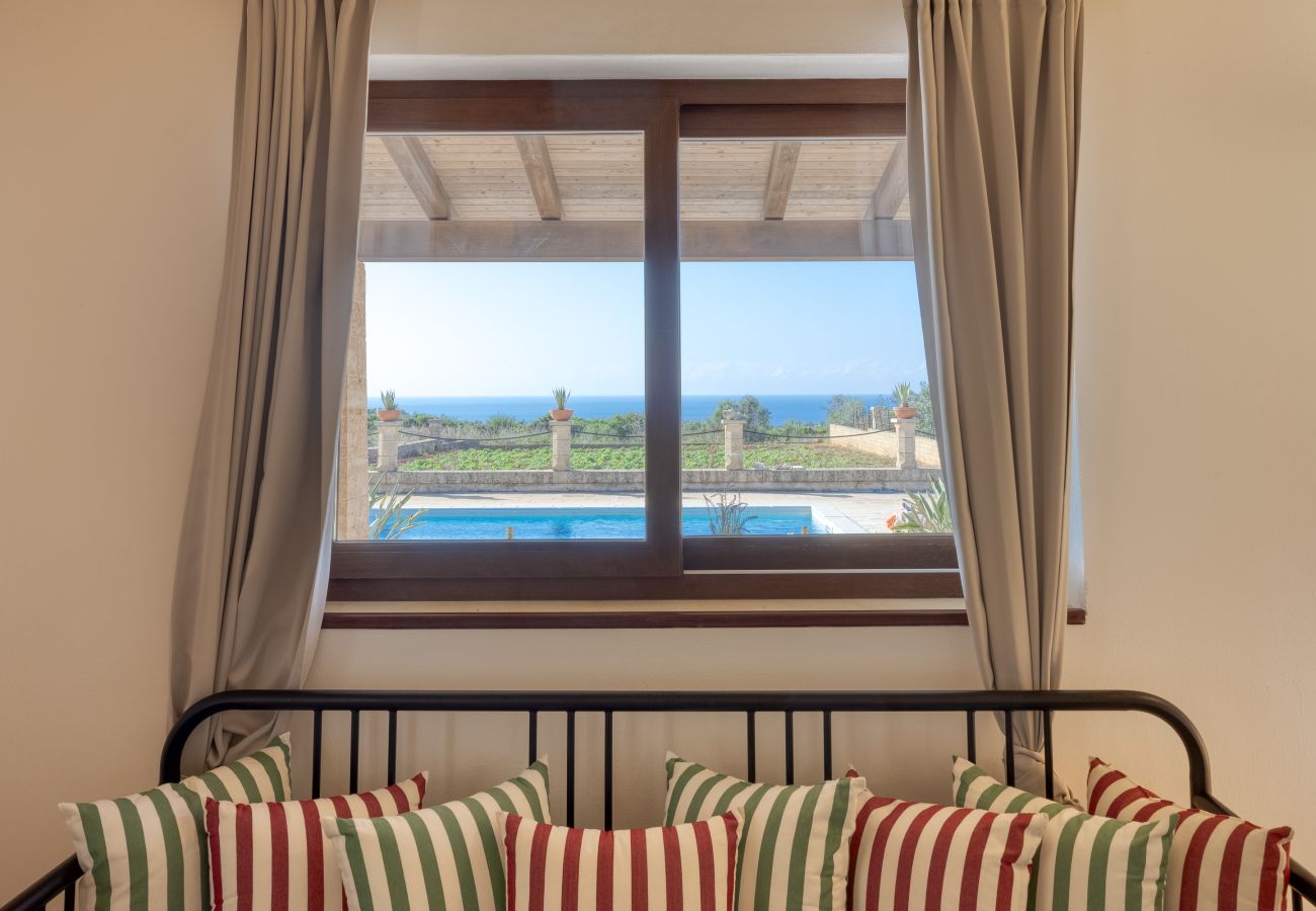 Villa à Torre Pali - Villa avec piscine privée à 2 km des plages