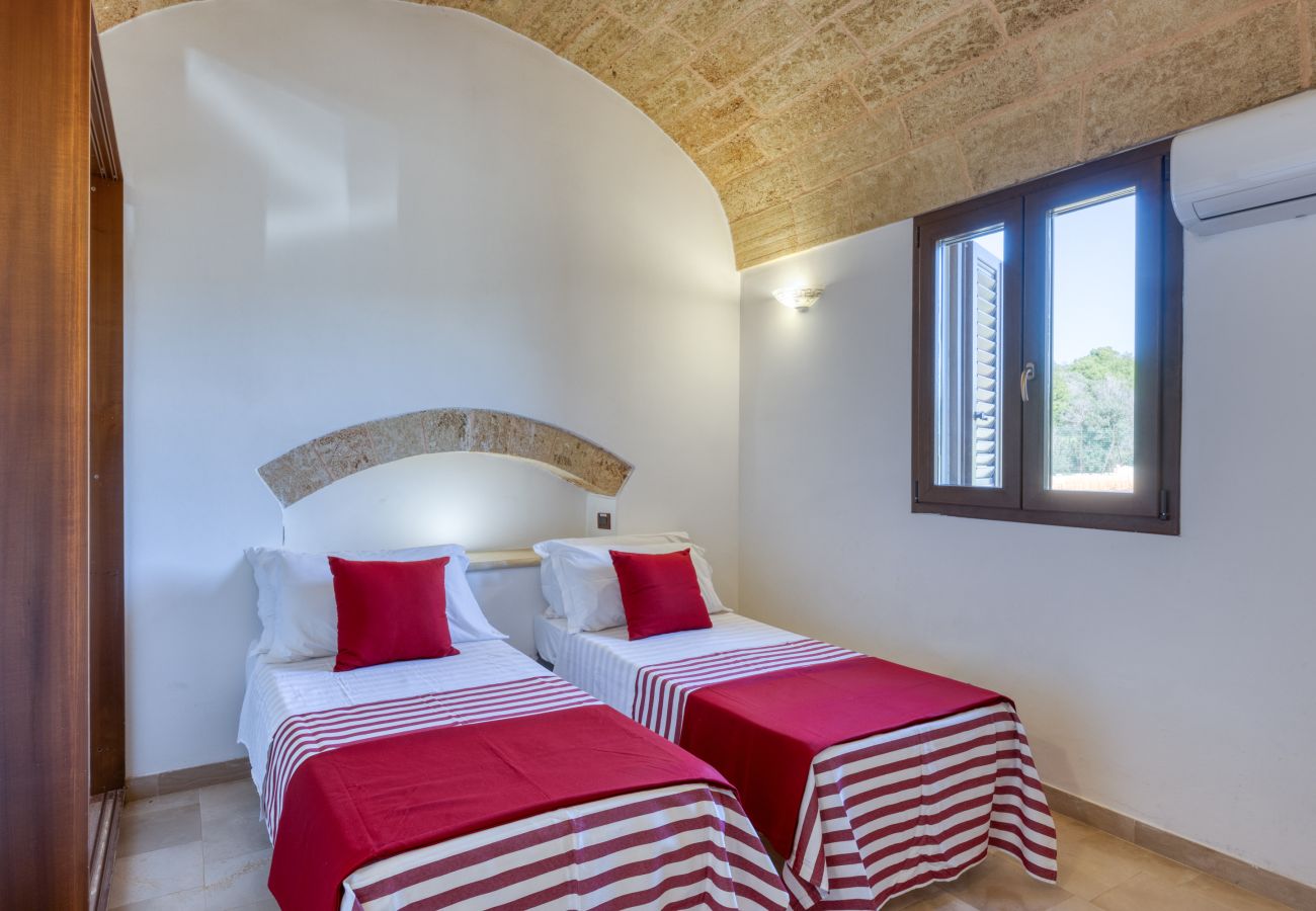 Villa à Torre Pali - Villa avec piscine privée à 2 km des plages