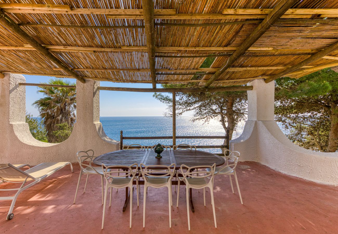 Villa à Castro - Villa unique avec accès mer et vue superbe (villa A)