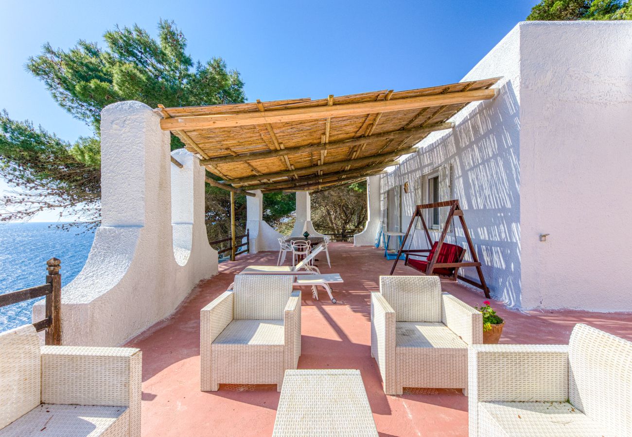 Villa à Castro - Villa unique avec accès mer et vue superbe (villa A)