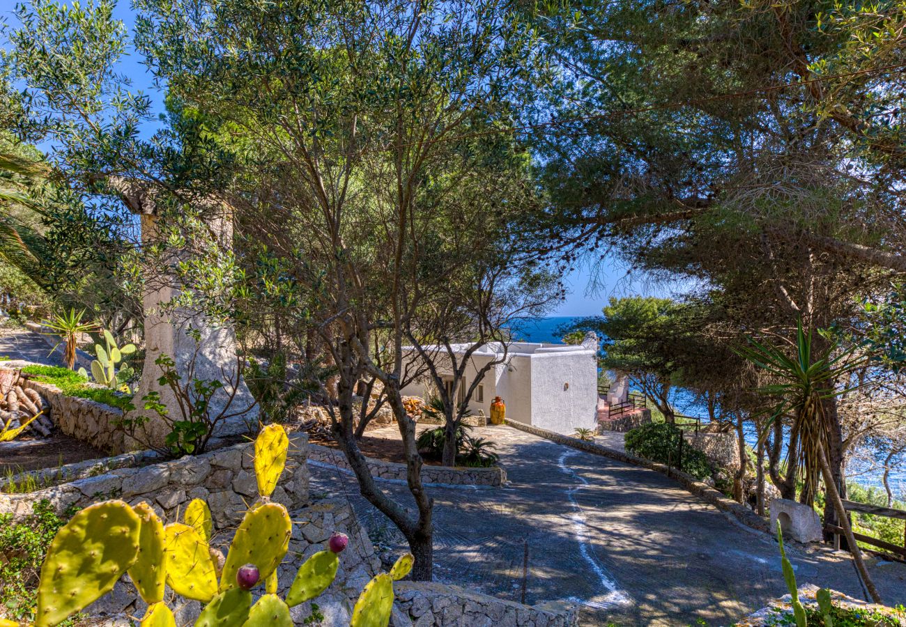 Villa à Castro - Villa unique avec accès mer et vue superbe (villa A)